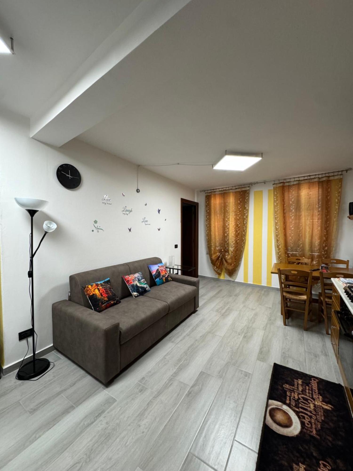 Alloggio Vista Mare Macrescia 리오마기오레 외부 사진